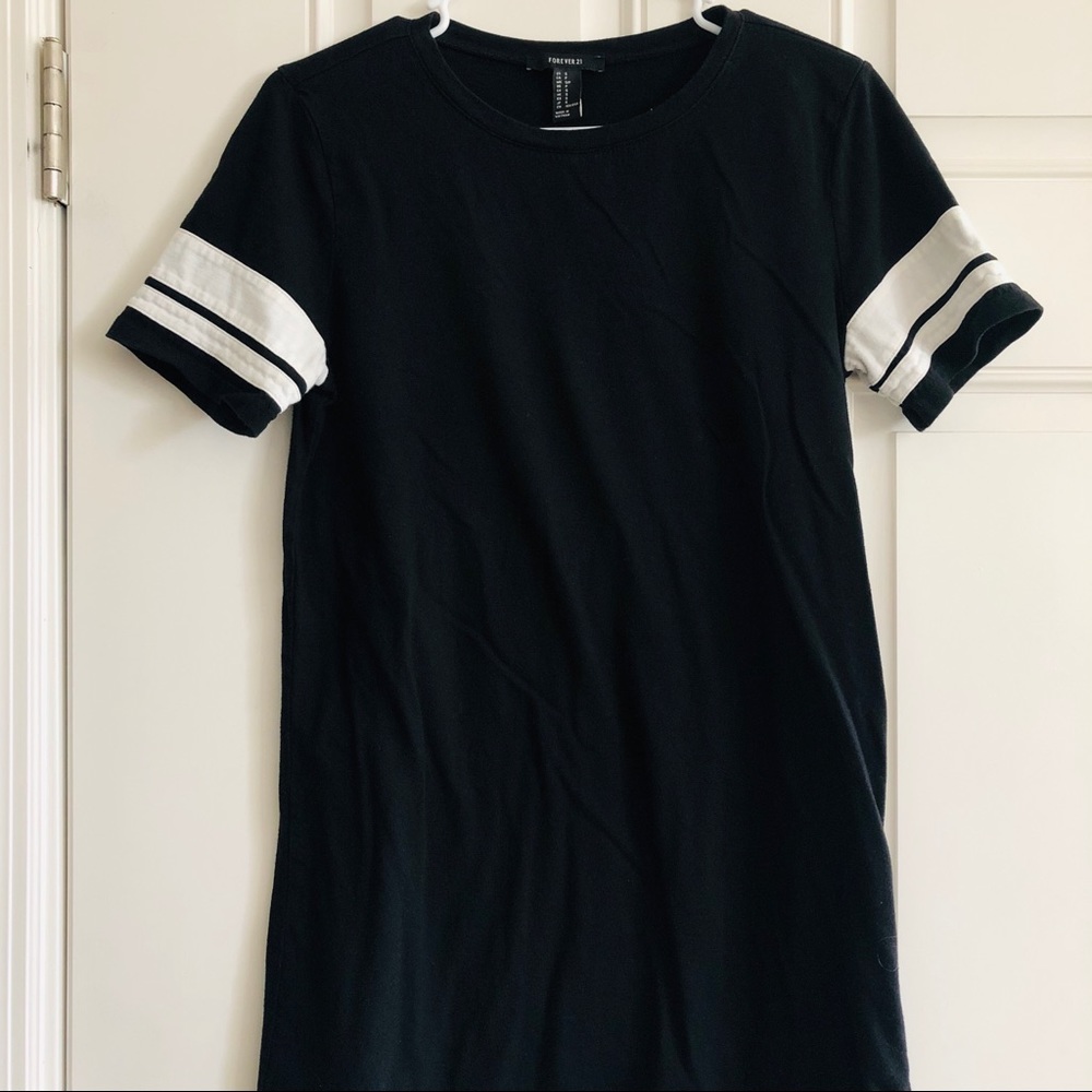 Forever 21 T-shirt Tunic Black & White Size Small